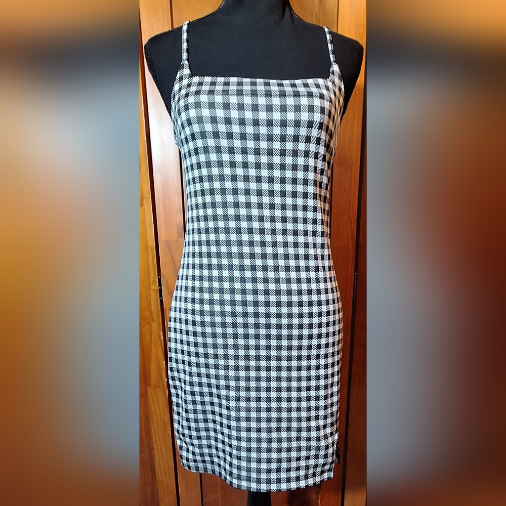 🍷MIA ROSE midi dress Size M